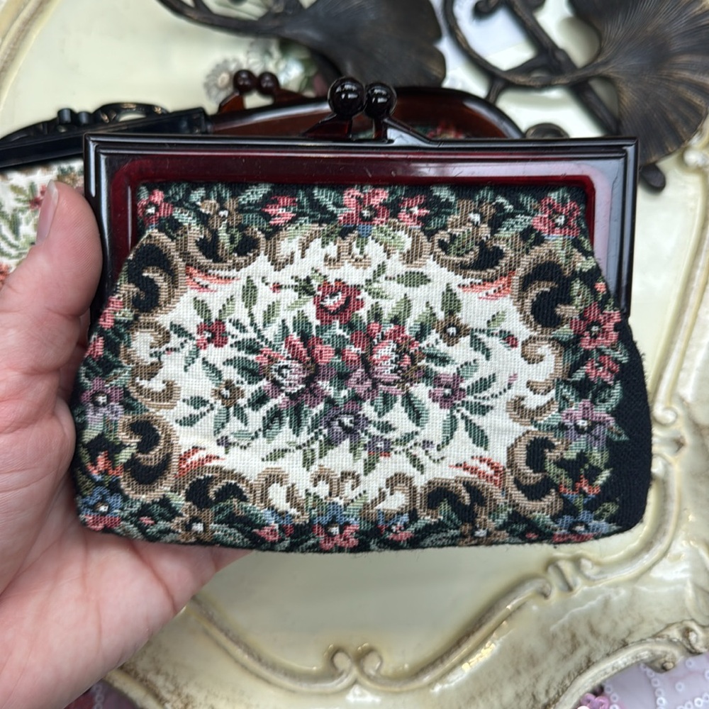 VINTAGE SET OF 3 FLORAL VICTORIAN COIN PURSE - Picture 3 of 7